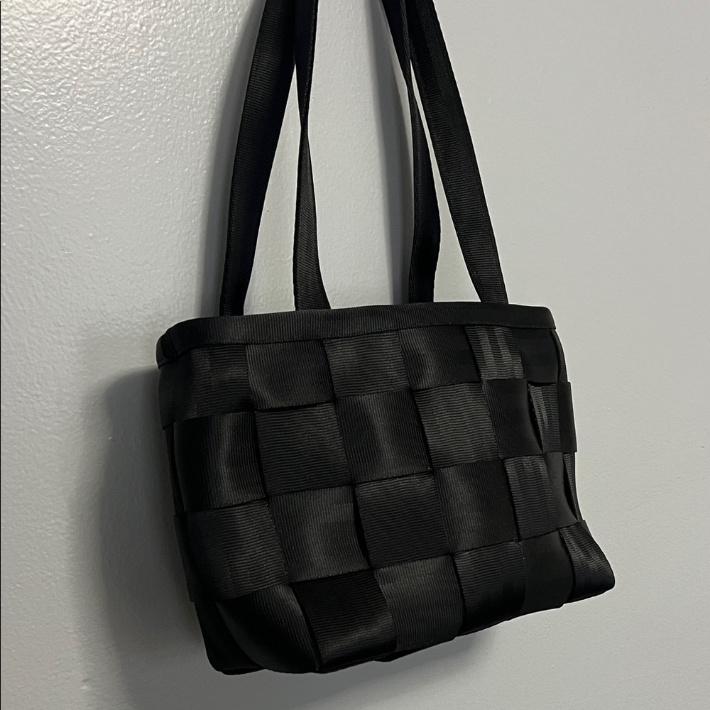Harvey’s Original Seatbelt Bag Shoulder Purse - Like New Condition